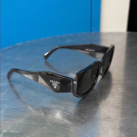 Prada Black Men's Sunglasses - Picture 1 of 3